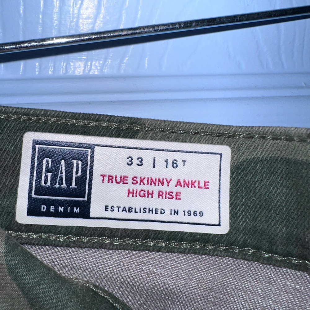 GAP Camouflage High Rise Skinny Jeans - Picture 5 of 5